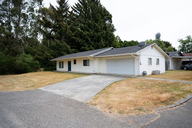Building Photo - Single Level Home in McKinelyville