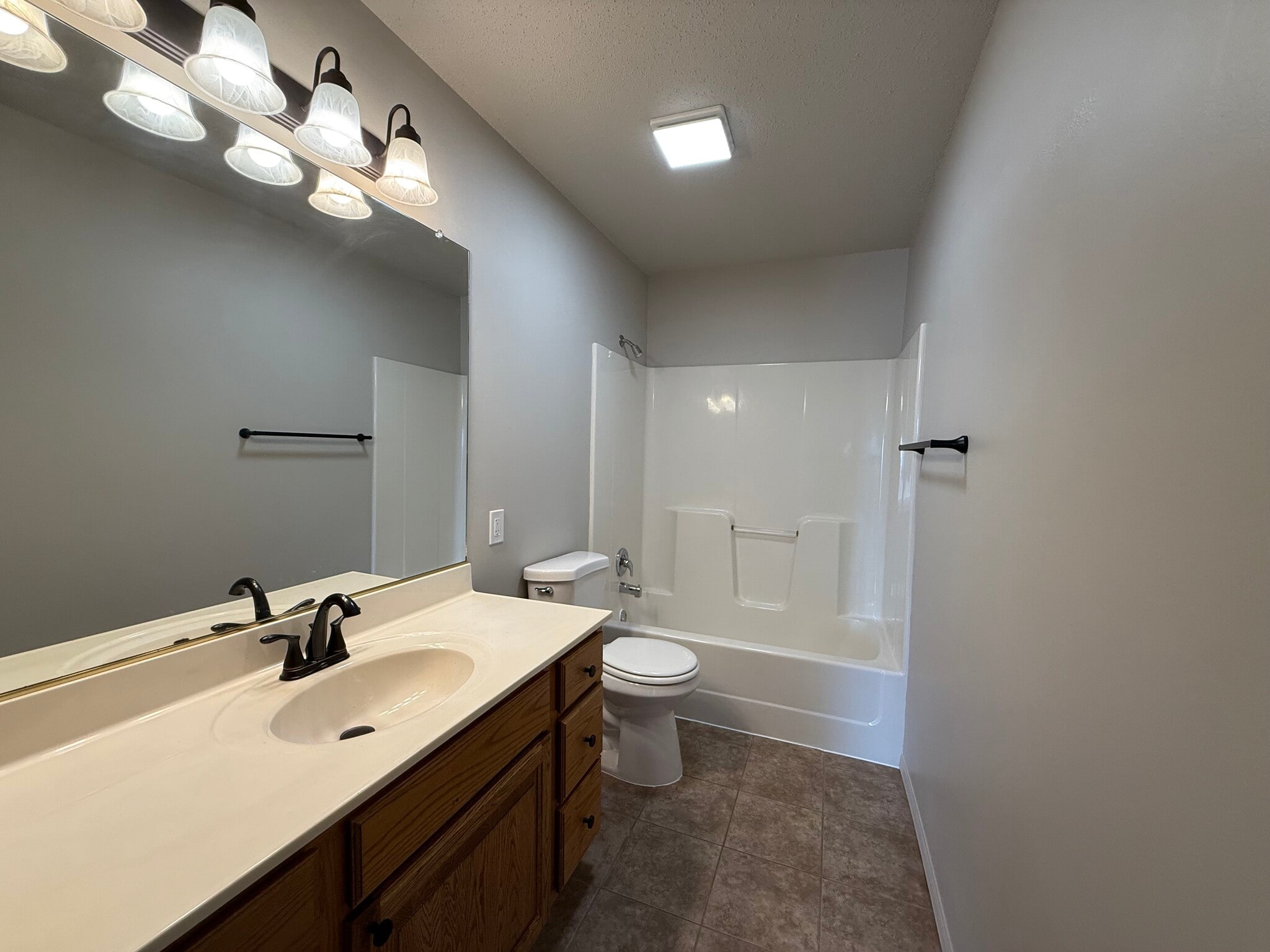 Upstairs bathroom - 2005 S Gordon Dr