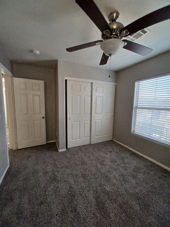 Building Photo - Spacious Tri-Level Home with 4 Bedrooms & ...