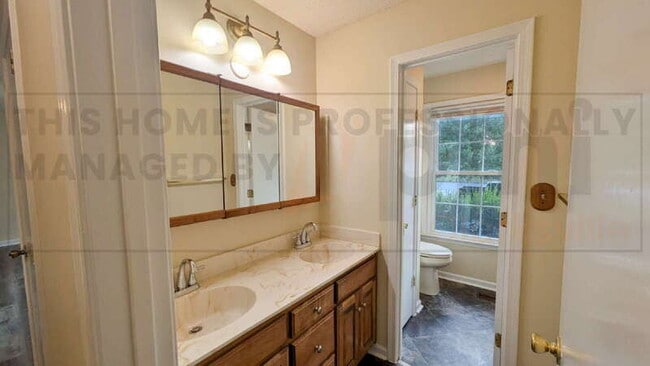 Building Photo - 3388 Oak Park Dr