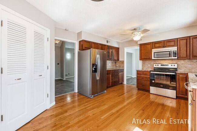 Building Photo - 1009 NE 99th St