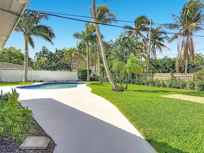 Building Photo - 2533 NE 21st Terrace