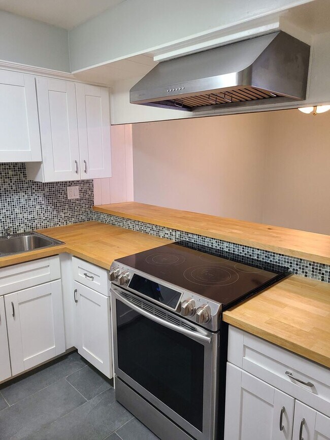 Building Photo - 1200