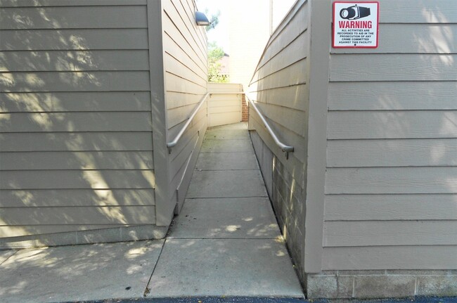 Building Photo - 401 Cranberry St