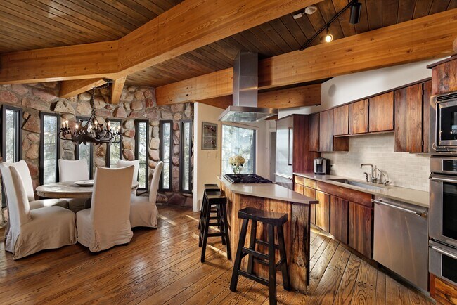 Building Photo - 164 Eastwood Rd