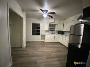 Building Photo - 1512 E Barton Ave