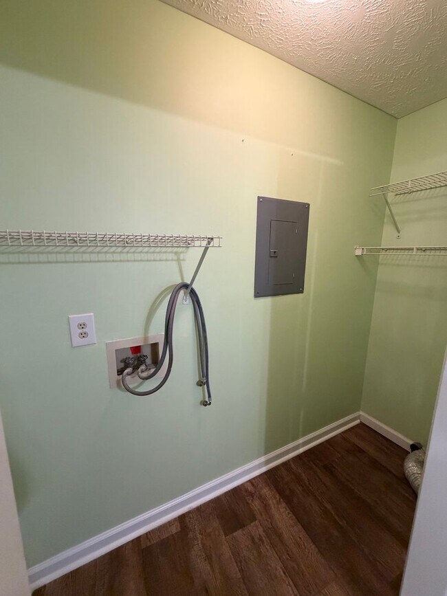 Building Photo - 341 Waterdown Dr