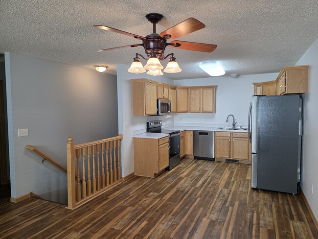 Kitchen/dining - 804 Ivy Ridge Ln