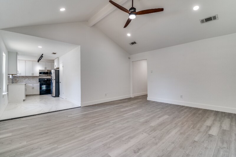 Building Photo - 1622 Hillwood Dr