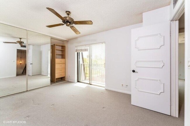 Building Photo - 6138 SE Riverboat Dr