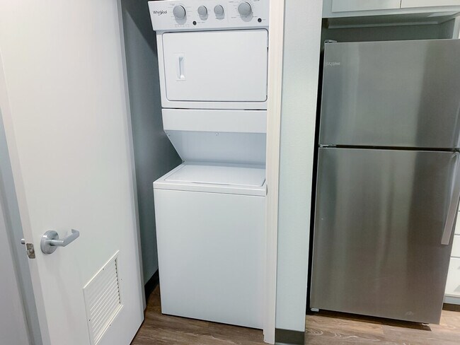 Building Photo - 1400 E Walnut St