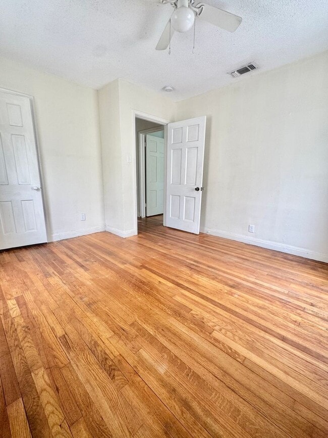 Building Photo - COMING SEPTEMBER 2025 - Charming 2-Bedroom...