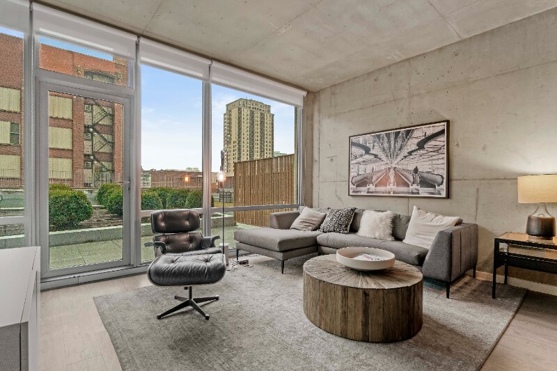 Building Photo - 1443 S State St