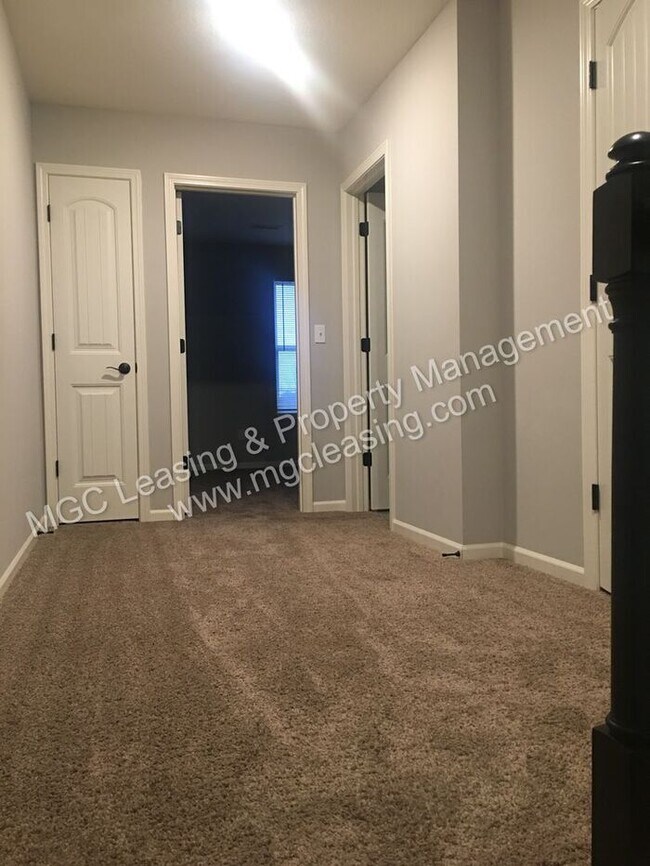 Building Photo - Serrano Townhomes: Modern Comfort & Cozy Kansas City Living + $500 off rent - ask me how