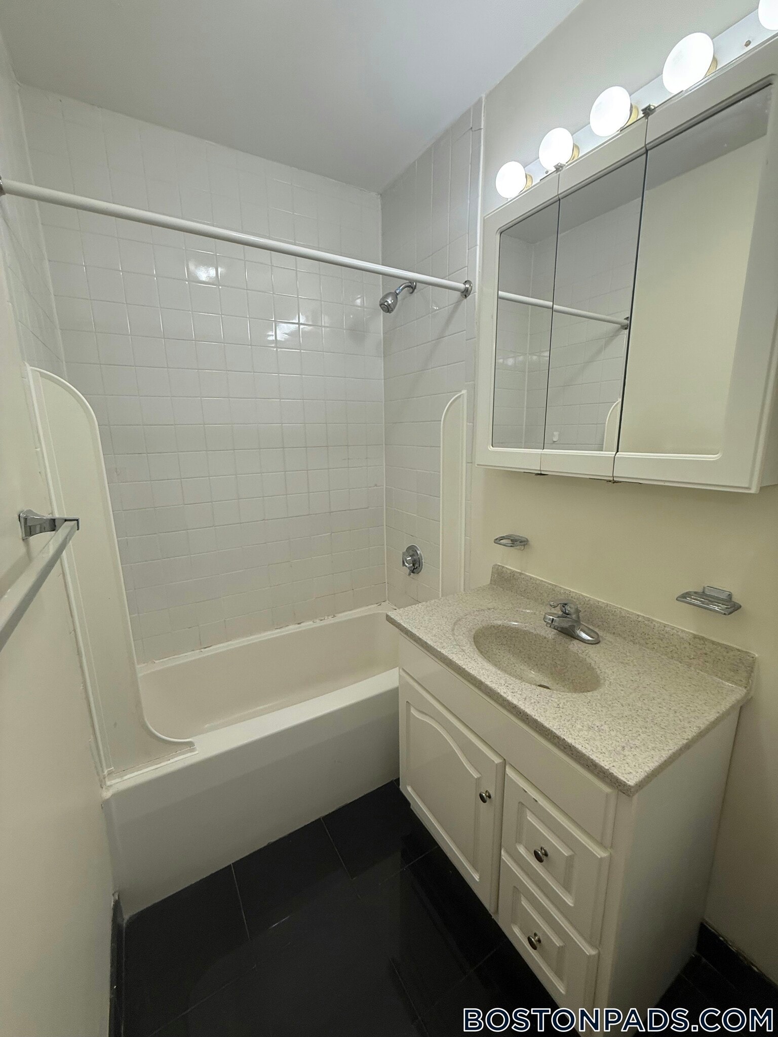 Building Photo - 34 Gardner St