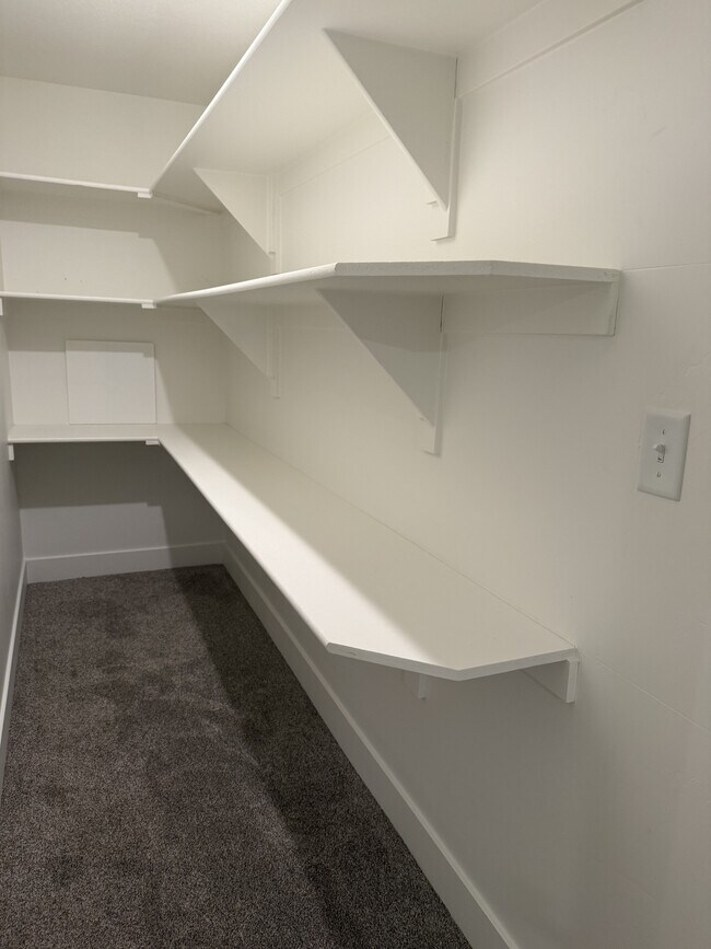 Building Photo - 733 N 160 E