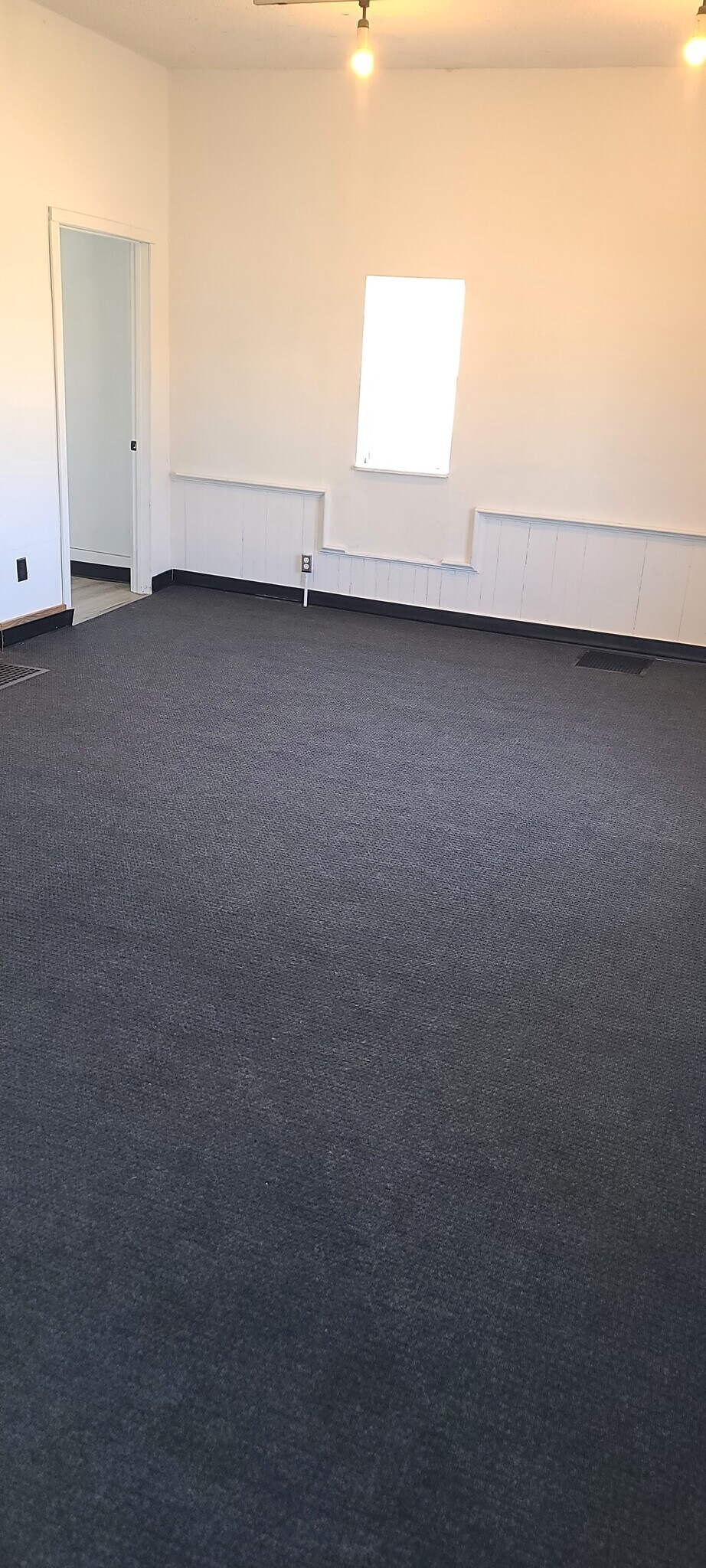 Building Photo - 111 Main St