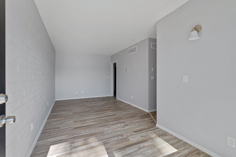 Building Photo - 5570 E Hampton St