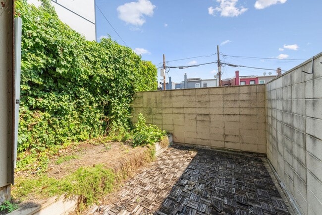 Building Photo - Available Now! 1 Bedroom + Den In Adams Morgan/ Dupont/ U Street