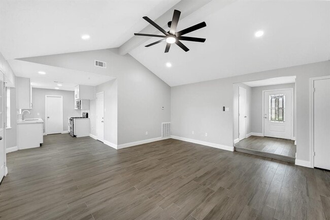 Building Photo - 4515 Larch Dr