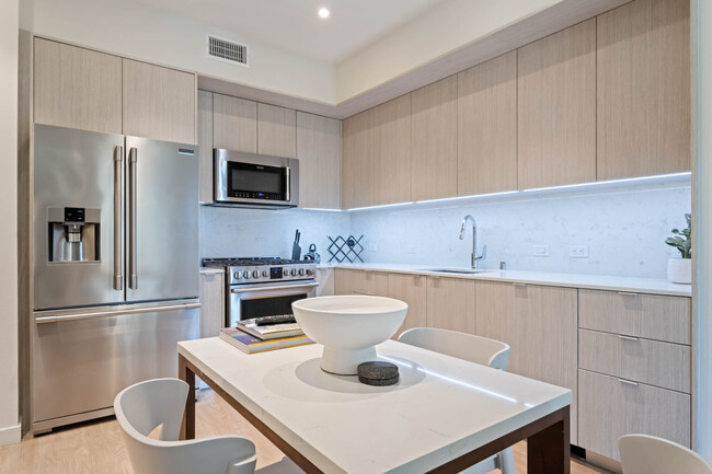 Building Photo - Opulent, Fully Furnished Private Room in S...