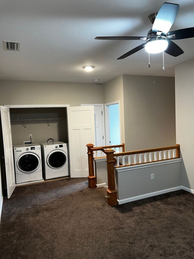 Building Photo - Modern Comfort & Style in a Prime Location...