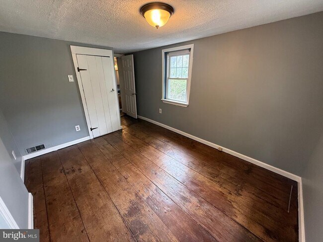Building Photo - 1094 Kings Hwy