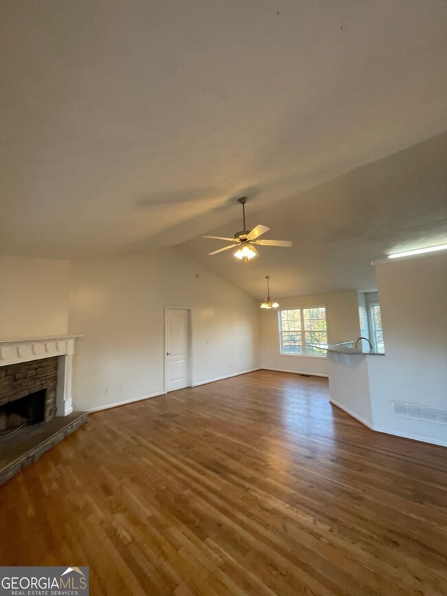 Building Photo - 721 Meadow Spring Dr