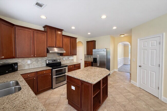 Building Photo - Clean 5 Bedroom Collins Hill Home with First Floor Suite and Oversized Master