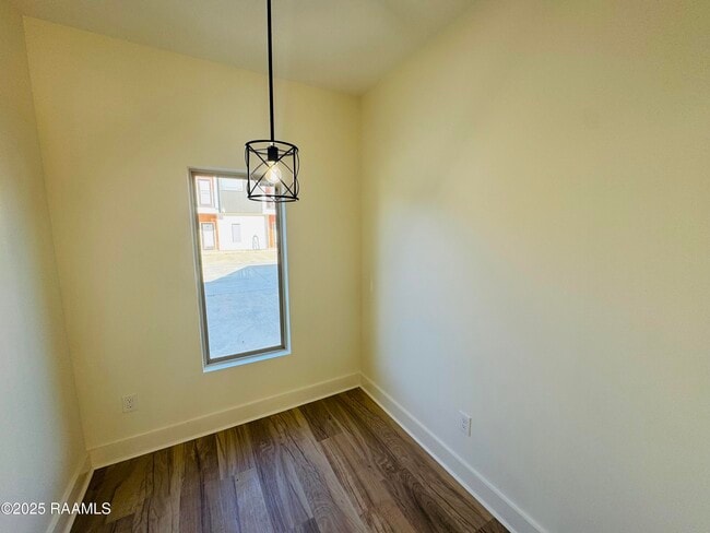 Building Photo - 113 Bayou St