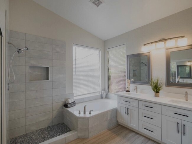 Building Photo - 14746 N 98th St