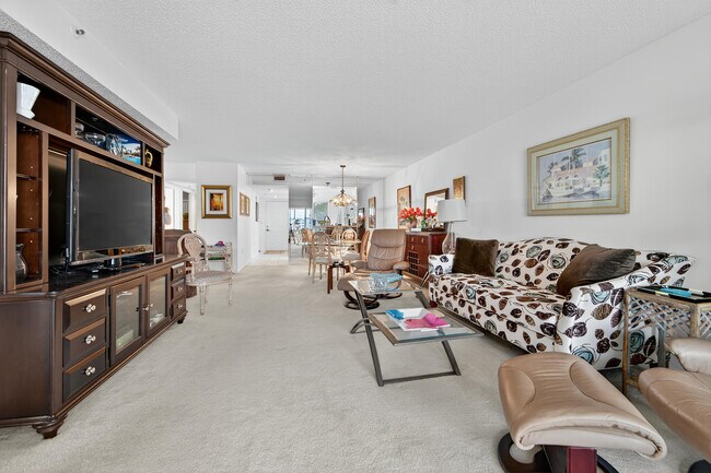 Building Photo - 14095 Royal Vista Dr