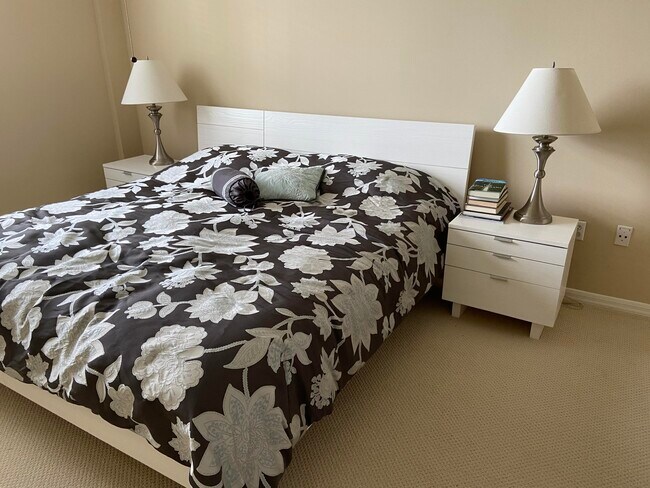 Building Photo - 616 Clearwater Park Rd