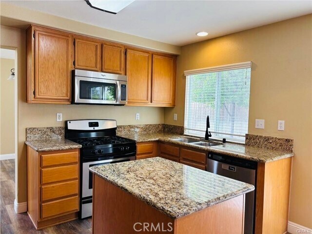 Building Photo - 39733 School House Way