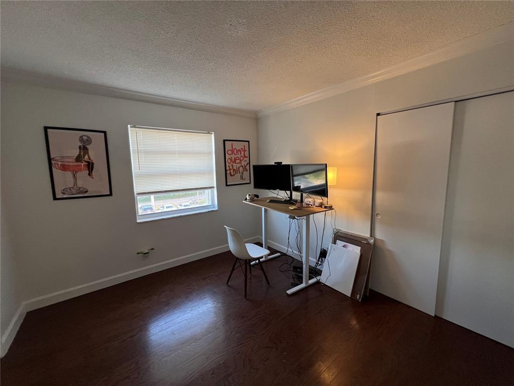 Building Photo - 900 NE 18th Ave