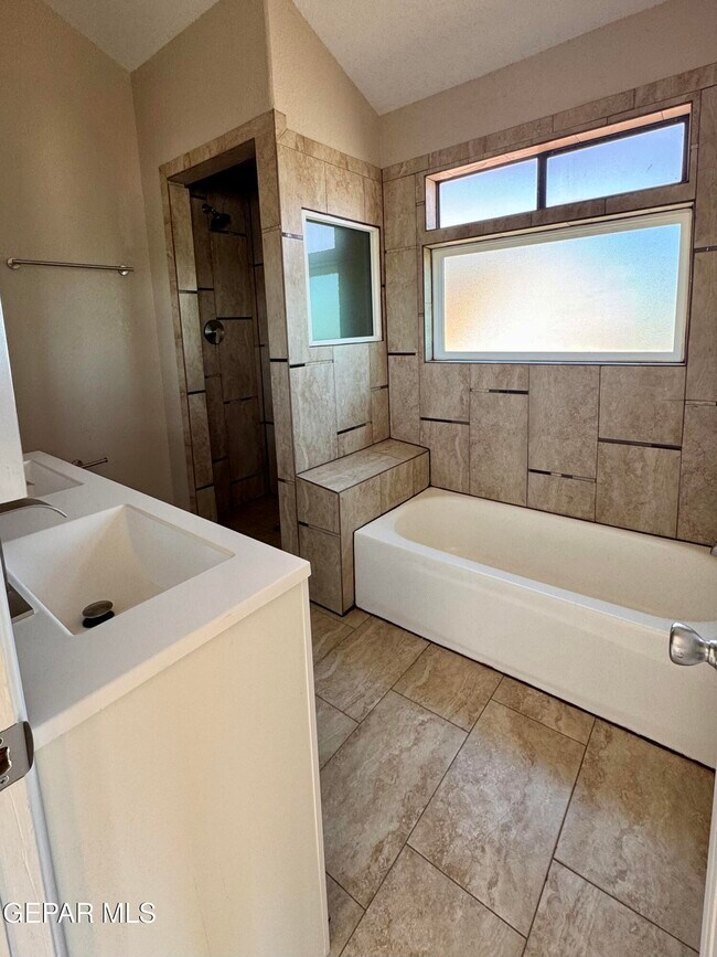 Building Photo - 1801 Garden Gate Way