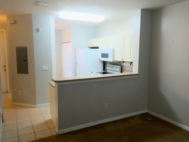 Building Photo - 3425 Sonoma Dr