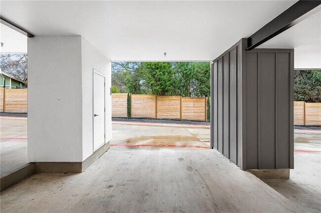 Building Photo - 2804 S 1st St