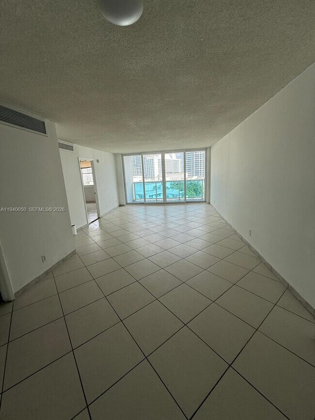 Building Photo - 6770 Indian Creek Dr