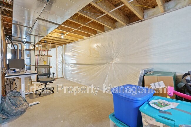 Building Photo - 4082 N Poplar Dr