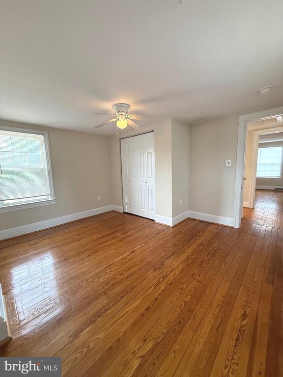 Building Photo - 422 Dunmore St