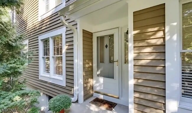 Building Photo - 8 Harrow Ln