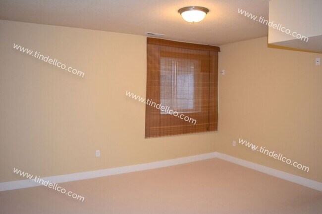 Building Photo - Beautiful and Spacious 3 Bedrooms, 2.5 Bathrooms in Raleigh Hills!
