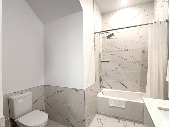 Building Photo - 332 Famagusta Dr