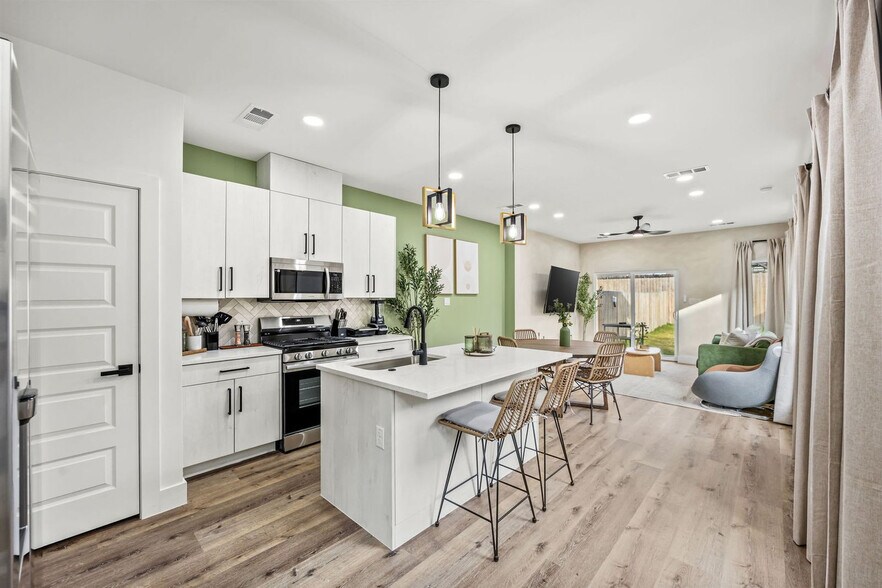 Building Photo - 5702 Riverside Dr