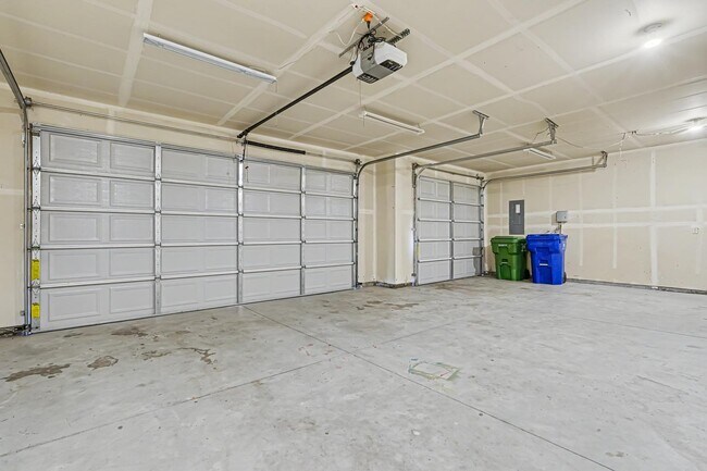 Building Photo - 2040 Kelly Dr