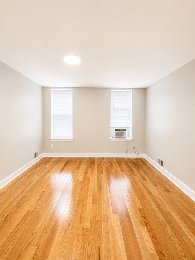 Building Photo - 2501 E Fayette St