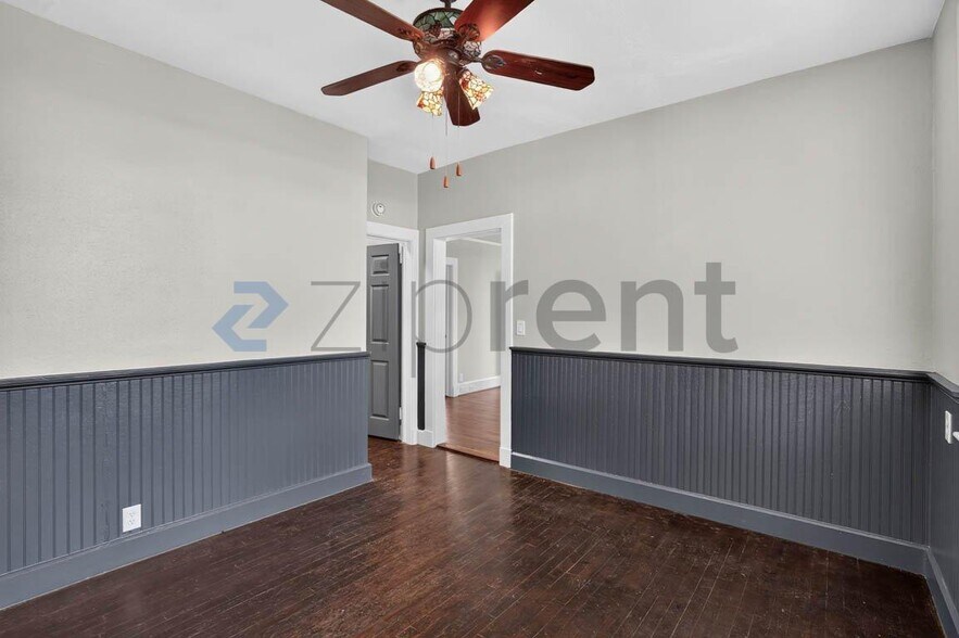 Building Photo - Unit