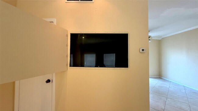Building Photo - 11710 Southlake Dr