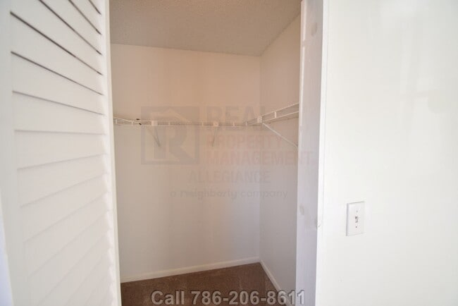 Building Photo - 20741 NE 4th Ct